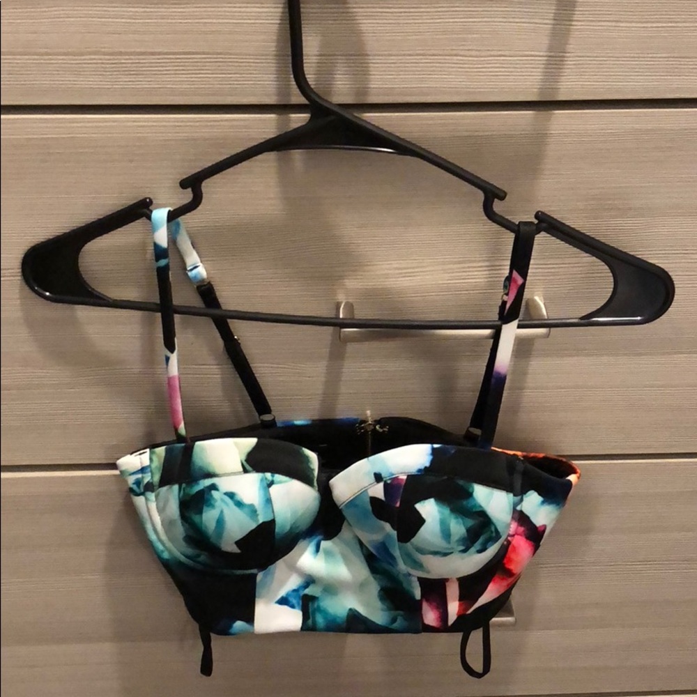 Bebe crop top